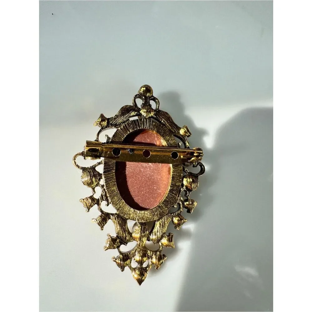 Vintage Cameo Brooch in Cream and Brown with Gold Filigree